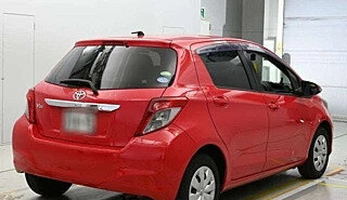 Toyota Vitz, 2013 год, 580 000 рублей, 2 фотография