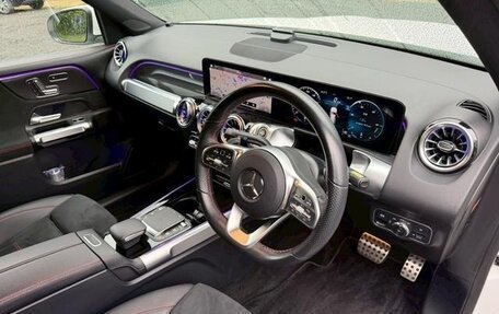 Mercedes-Benz GLB, 2023 год, 2 600 000 рублей, 14 фотография