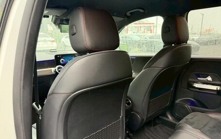 Mercedes-Benz GLB, 2023 год, 2 600 000 рублей, 32 фотография