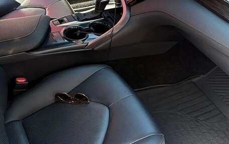 Toyota Camry, 2019 год, 2 200 000 рублей, 4 фотография