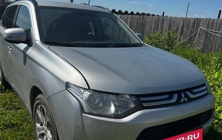 Mitsubishi Outlander III рестайлинг 3, 2013 год, 1 119 000 рублей, 1 фотография