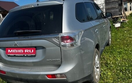 Mitsubishi Outlander III рестайлинг 3, 2013 год, 1 119 000 рублей, 2 фотография