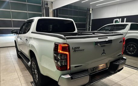 Mitsubishi L200 IV рестайлинг, 2021 год, 3 290 000 рублей, 4 фотография