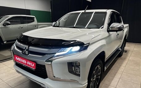 Mitsubishi L200 IV рестайлинг, 2021 год, 3 290 000 рублей, 3 фотография