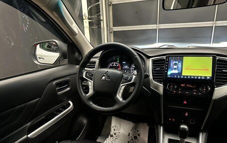 Mitsubishi L200 IV рестайлинг, 2021 год, 3 290 000 рублей, 14 фотография