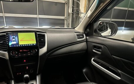 Mitsubishi L200 IV рестайлинг, 2021 год, 3 290 000 рублей, 15 фотография