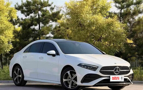 Mercedes-Benz A-Класс, 2023 год, 1 600 000 рублей, 3 фотография