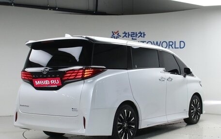 Toyota Alphard, 2024 год, 9 500 000 рублей, 2 фотография