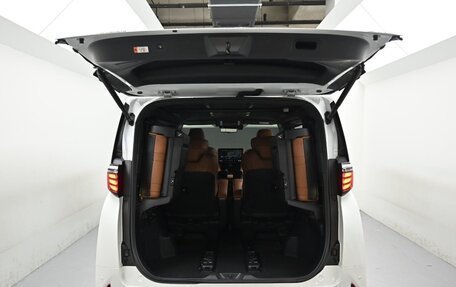 Toyota Alphard, 2024 год, 9 500 000 рублей, 19 фотография