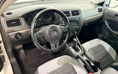 Volkswagen Jetta VI, 2012 год, 950 000 рублей, 11 фотография