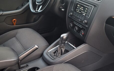 Volkswagen Jetta VI, 2016 год, 1 350 000 рублей, 7 фотография