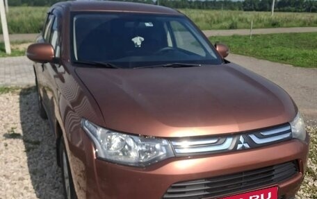 Mitsubishi Outlander III рестайлинг 3, 2013 год, 1 050 000 рублей, 2 фотография