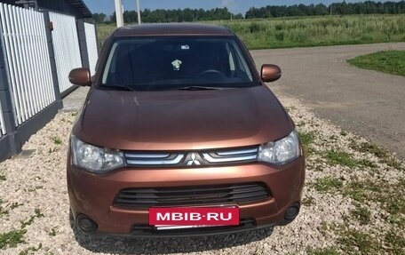 Mitsubishi Outlander III рестайлинг 3, 2013 год, 1 050 000 рублей, 3 фотография