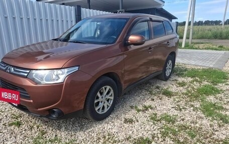 Mitsubishi Outlander III рестайлинг 3, 2013 год, 1 050 000 рублей, 9 фотография