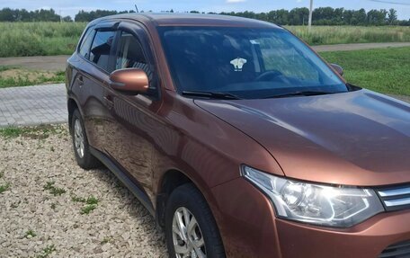 Mitsubishi Outlander III рестайлинг 3, 2013 год, 1 050 000 рублей, 10 фотография
