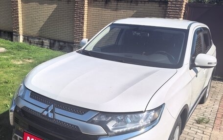 Mitsubishi Outlander III рестайлинг 3, 2019 год, 1 850 000 рублей, 1 фотография