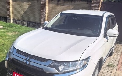 Mitsubishi Outlander III рестайлинг 3, 2019 год, 1 850 000 рублей, 1 фотография