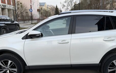 Toyota RAV4, 2017 год, 2 450 000 рублей, 2 фотография