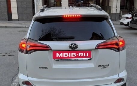 Toyota RAV4, 2017 год, 2 450 000 рублей, 3 фотография