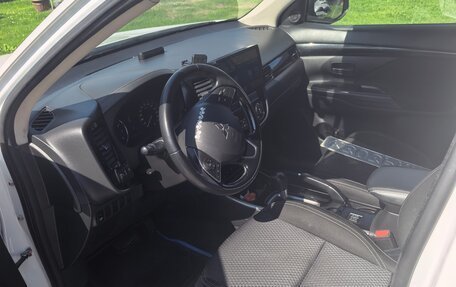 Mitsubishi Outlander III рестайлинг 3, 2019 год, 1 850 000 рублей, 7 фотография