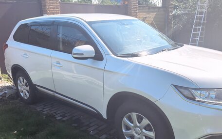 Mitsubishi Outlander III рестайлинг 3, 2019 год, 1 850 000 рублей, 3 фотография