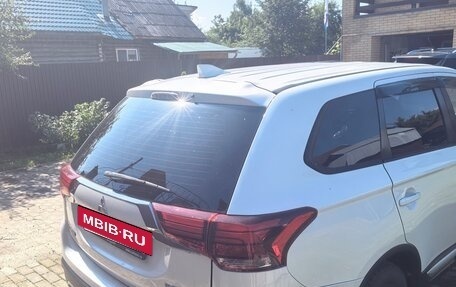 Mitsubishi Outlander III рестайлинг 3, 2019 год, 1 850 000 рублей, 5 фотография