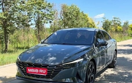 Hyundai Elantra, 2022 год, 1 600 000 рублей, 2 фотография