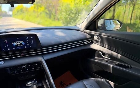 Hyundai Elantra, 2022 год, 1 600 000 рублей, 16 фотография