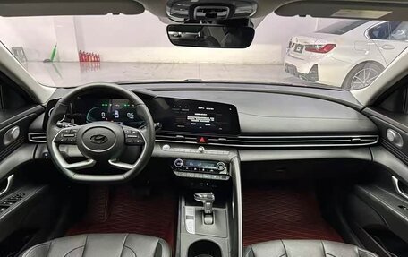 Hyundai Elantra, 2023 год, 1 550 000 рублей, 17 фотография