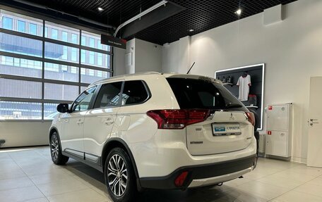 Mitsubishi Outlander III рестайлинг 3, 2015 год, 1 790 000 рублей, 6 фотография