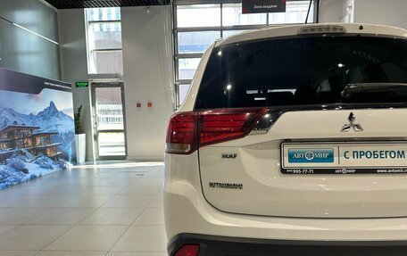 Mitsubishi Outlander III рестайлинг 3, 2015 год, 1 790 000 рублей, 8 фотография
