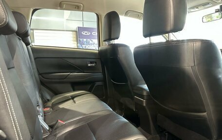Mitsubishi Outlander III рестайлинг 3, 2015 год, 1 790 000 рублей, 11 фотография