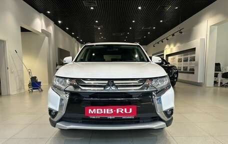 Mitsubishi Outlander III рестайлинг 3, 2015 год, 1 790 000 рублей, 2 фотография