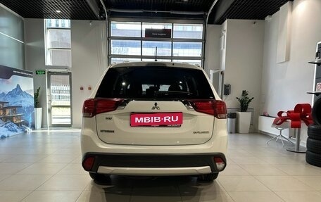 Mitsubishi Outlander III рестайлинг 3, 2015 год, 1 790 000 рублей, 5 фотография