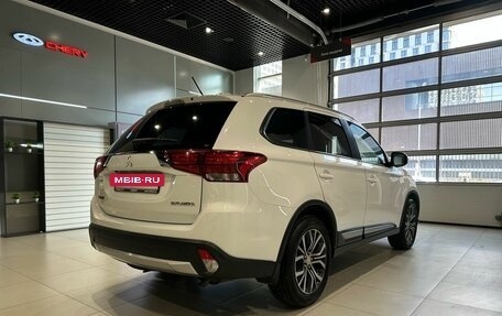 Mitsubishi Outlander III рестайлинг 3, 2015 год, 1 790 000 рублей, 4 фотография