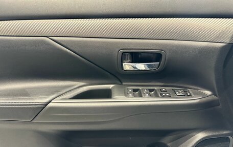 Mitsubishi Outlander III рестайлинг 3, 2015 год, 1 790 000 рублей, 17 фотография