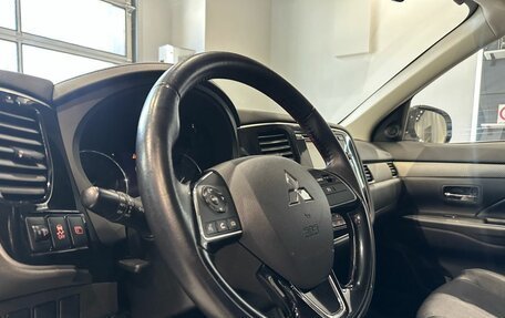 Mitsubishi Outlander III рестайлинг 3, 2015 год, 1 790 000 рублей, 15 фотография