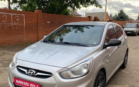 Hyundai Solaris II рестайлинг, 2011 год, 730 000 рублей, 1 фотография