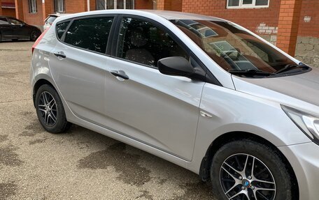Hyundai Solaris II рестайлинг, 2011 год, 730 000 рублей, 4 фотография