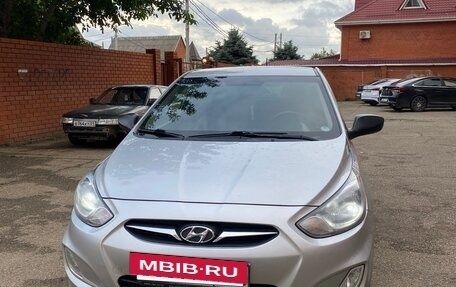 Hyundai Solaris II рестайлинг, 2011 год, 730 000 рублей, 2 фотография