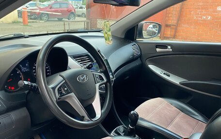 Hyundai Solaris II рестайлинг, 2011 год, 730 000 рублей, 7 фотография