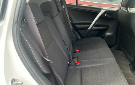 Toyota RAV4, 2016 год, 2 358 000 рублей, 10 фотография