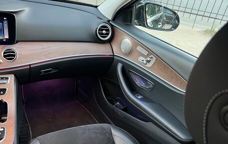 Mercedes-Benz E-Класс, 2019 год, 4 000 000 рублей, 8 фотография