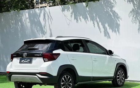 Toyota Yaris, 2022 год, 1 020 000 рублей, 6 фотография