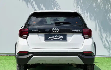 Toyota Yaris, 2022 год, 1 020 000 рублей, 5 фотография