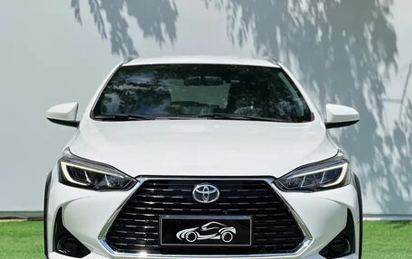 Toyota Yaris, 2022 год, 1 020 000 рублей, 2 фотография