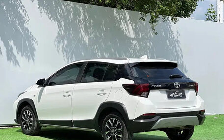 Toyota Yaris, 2022 год, 1 020 000 рублей, 4 фотография