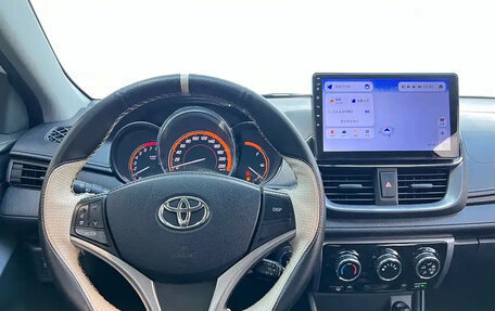 Toyota Yaris, 2022 год, 1 020 000 рублей, 12 фотография