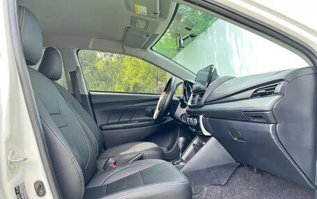 Toyota Yaris, 2022 год, 1 020 000 рублей, 18 фотография