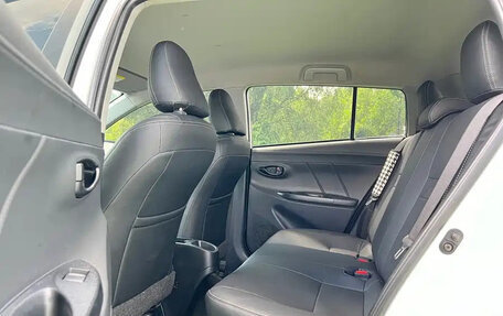Toyota Yaris, 2022 год, 1 020 000 рублей, 19 фотография